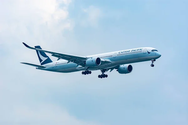Changi Uluslararası Havalimanı, Singapur 'a 30 Mart 2020' de inen CATHAY PACIFIC Hava Yolları uçağı