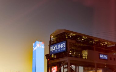 Las Vegas Bulvarı, Las Vegas Nevada, ABD 'de 30 Mart 2020' de LINQ Zeplini Uçur