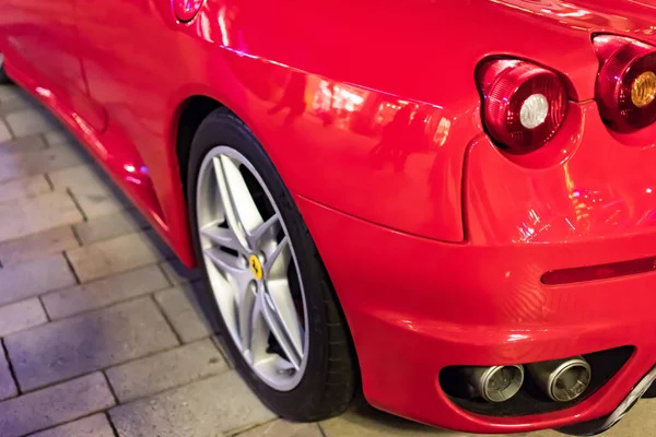 Zadní Pohled Červené Ferrari Výfuková Zásobníková Kola Koncová Světla — Stock fotografie