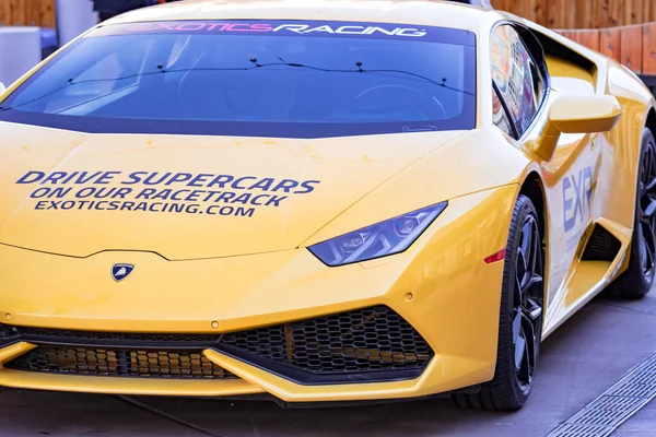 Sarı Lamborghini, Egzotik Yarış Las Vegas Bulvarı, Las Vegas Nevada ABD, 30 Mart 2020