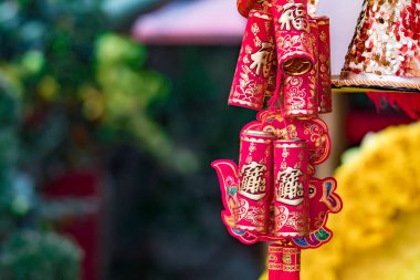 30 Mart 2020 'de Las Vegas, Nevada' da bir otelin lobisinde asılı duran kırmızı Çin feneri.