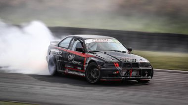 Oschersleben, Almanya, 30 Ağustos 2019: Almanya 'daki Motorsport Arena' da düzenlenen Drift Kings Uluslararası Serisi sırasında Bmw M3 E36 kullanan yarış sürücüsü Alexander Kavalir.