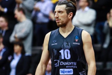 Oldenburg, Almanya, 20 Kasım 2019: Ewe Baskets Oldenburg - Aquila Basket Trento maçı sırasında Kleine Ewe Arena 'da Andres Toto Forray' in portresi.