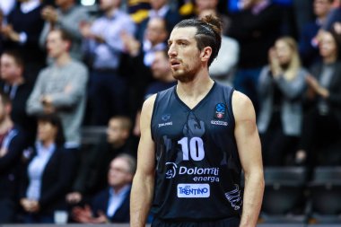 Oldenburg, Almanya, 20 Kasım 2019: Ewe Baskets Oldenburg - Aquila Basket Trento maçı sırasında Kleine Ewe Arena 'da Andres Toto Forray.