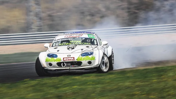 Oschersleben, Almanya, 30 Ağustos 2019: Oschersleben 'deki Motorsport Arena' daki Drift Kings Uluslararası Serisi sırasında Mazda MX5 LSX Turbo 'suyla yarışan sürücü Kenneth Konz.