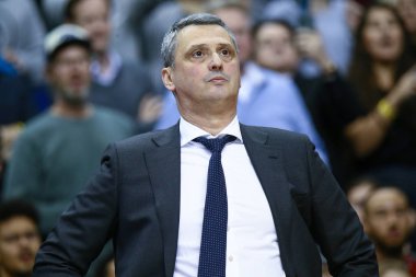 Berlin, Almanya, 18 Aralık 2019: Dejan Radonjiç Euroleague maçında Fc Bayern Münih teknik direktörü Alba Berlin Fc Bayern Münih 'e karşı Berlin, Almanya' da Mercedes Benz Arena 'da.