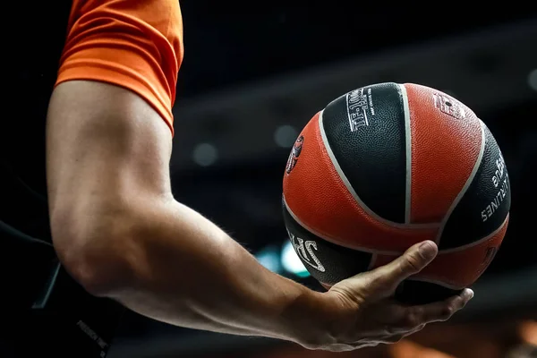 Berlin Germany December 2019 Referee Holds Official Basket Game Ball — Stock Photo, Image