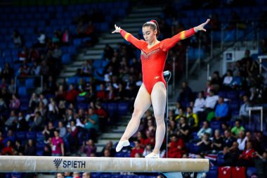 Szczecin, Polonya, 11 Nisan 2019: İspanya 'dan Laura Bechdeju Avrupa artistik jimnastik şampiyonası sırasında denge aletinde yarışır