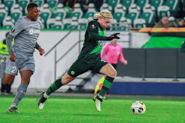 Wolfsburg, Almanya, 12 Aralık 2019: Vfl Wolfsburg 'dan futbolcu Xaver Schlager, Vfl Wolfsburg ve As Saint-Etienne arasında oynanan Uefa Avrupa Ligi maçı sırasında Wolkswagen, Almanya' da Volkswagen Arena 'da eylem halindedir..