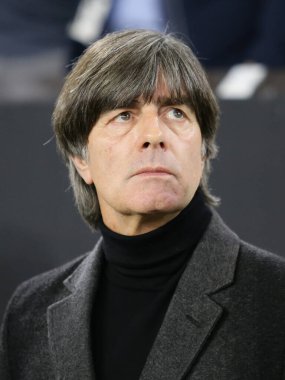 Wolfsburg, Almanya, 20 Mart 2019: Almanya milli takım teknik direktörü Joachim Low, Volkswagen Arena 'da Almanya' ya karşı oynanan uluslararası dost futbol maçı sırasında.