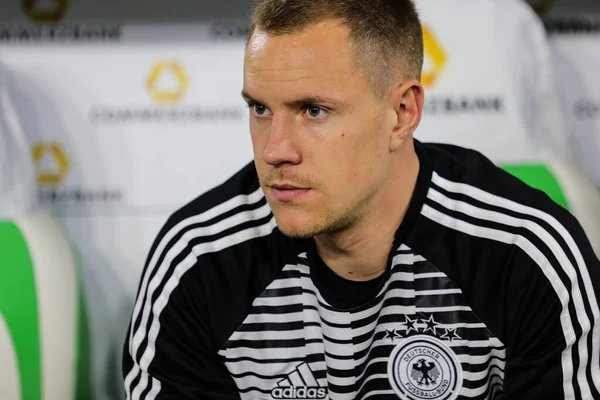 Wolfsburg, Almanya, 20 Mart 2019: Almanya milli takım kalecisi Marc-Andre ter Stegen, Almanya 'nın Sırbistan' a karşı oynadığı uluslararası dost futbol maçında yedek kulübesinde oturuyor.