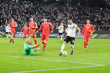 Wolfsburg, Almanya, 20 Mart 2019: Almanya 'nın Wolfsburg' da Sırbistan 'a karşı oynadığı uluslararası futbol maçı sırasında Alman futbolcu Ilaky Gundogan iş başında.