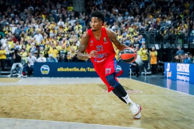 Berlin, Almanya, 25 Ekim 2019: CSKA Moskova 'dan Clyburn, Berlin' deki Mercedes Benz Arena 'da Alba Berlin ve CSKA Moskova arasında oynanan EuroLeague basketbol maçı sırasında faaliyete geçecek.