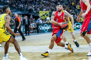Berlin, Almanya, 25 Ekim 2019: basketbolcu Mike James, Mercedes Benz Arena 'da oynanan EuroLeague basketbol maçı sırasında Alba Berlin - CSKA Moscow maçında