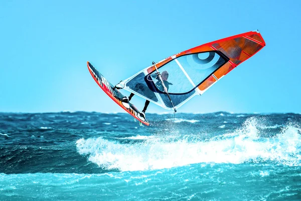 Deporte Verano Windsurf Saltando Las Olas — Foto de Stock