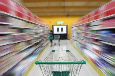 Süpermarket koridor boş alışveriş sepeti, süpermarket ile ab depolamak