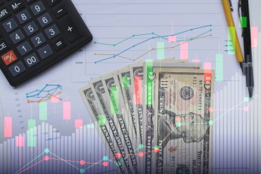 İş hesap makinesi ve kalem ve Doları para çift pozlama 