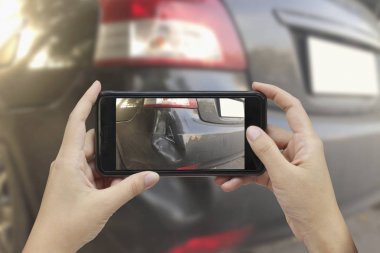 El ele tutuşan akıllı telefon