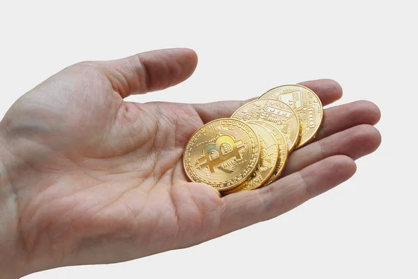 Handen håller bitcoin och blockchain digital teknik på ett dugg — Stockfoto
