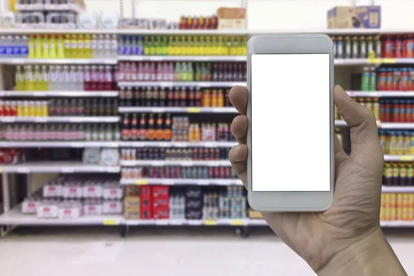 Рука тримає смартфон з білим порожнім екраном — стокове фото