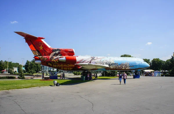 RUSIA, MOSCÚ, 31 DE JULIO DE 2012: Avión modelo Monumento — Foto de Stock
