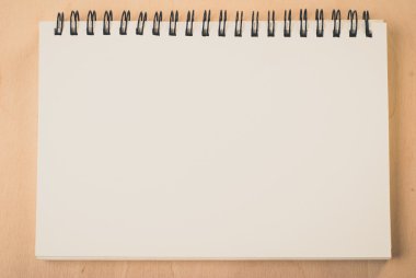 office Desk'te boş sayfalar beyaz kağıt defter ,