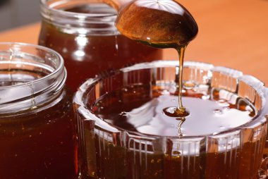 tahta kaşık damlayan bal,