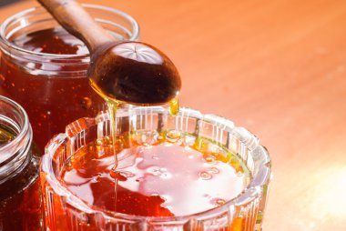 tahta kaşık damlayan bal,