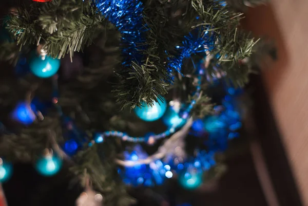 Vánoční koule na větve stromů jedle, — Stock fotografie