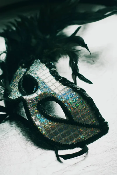 Černá karneval maska s peřím, — Stock fotografie