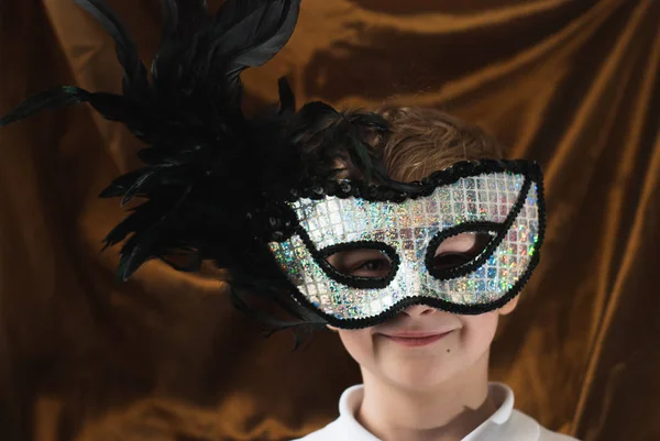Masque vénitien avec plumes Mardi Gras — Photo
