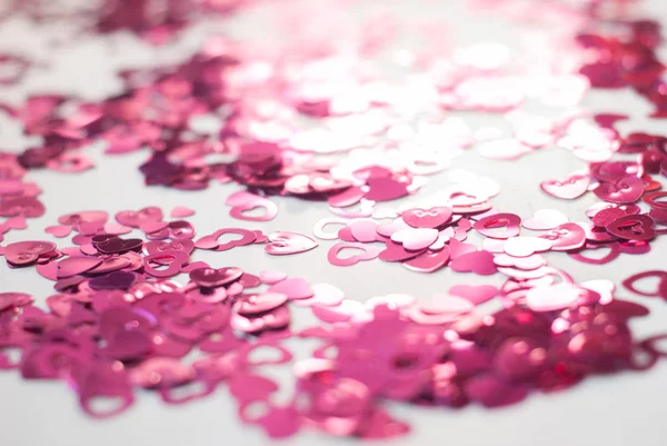 Confetti corazones sobre un fondo blanco , — Foto de Stock