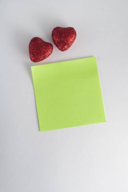 iki dekoratif kalpleri payetler vardı. desen üzerinde 14 Şubat Sevgililer