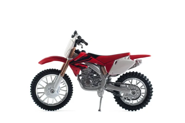 Rode motorfiets speelgoed rood geïsoleerd op witte achtergrond, — Stockfoto