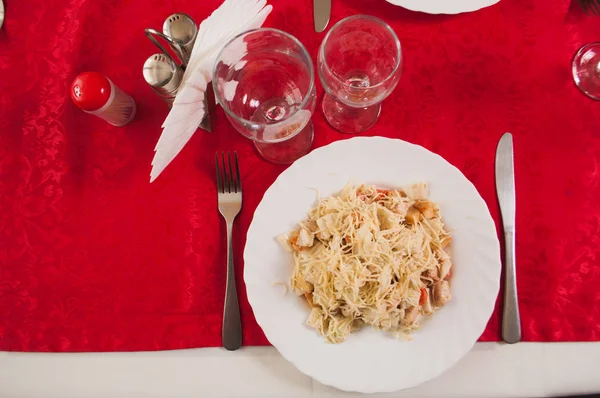 Meat salad with grated cheese — Stock Photo, Image