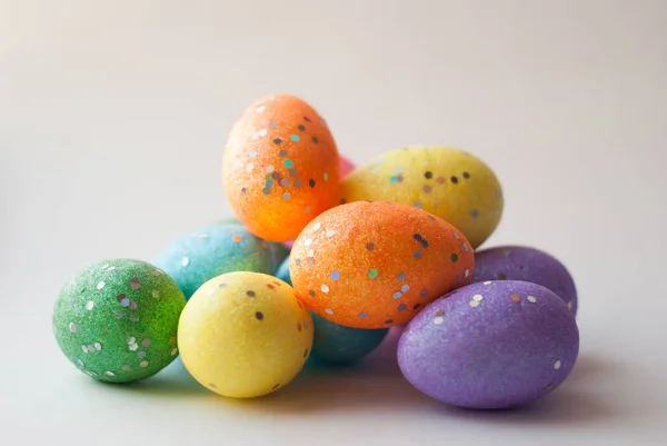 Húsvéti tojás fehér alapon, — Stock Fotó