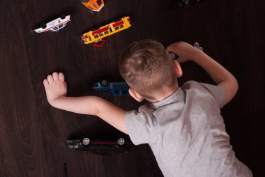 Klasik Çift kişilik yatak ile ahşap dekor,