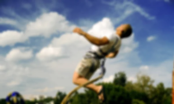 Ropejumping: personer på flykt från en höjd. — Stockfoto