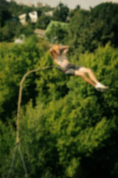 Ropejumpen: mensen die vliegen vanaf een hoogte. — Stockfoto