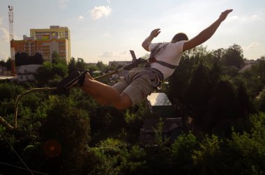 Bir ropejumping: aşırı ip atlama,