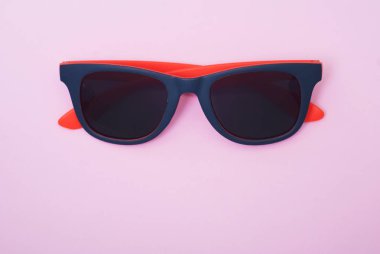 moda güneş gözlüğü, pembe arka plan,