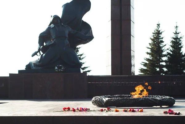 Ufa - Russia on 28 April 2017 - Victory Park, the eternal flame and the memorial — Stock Photo, Image