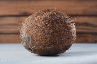 Ahşap ahşap arka plan, beyaz eski Hindistan cevizi