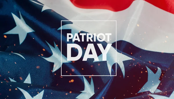 Patriot dag banner, de Amerikaanse vlag op de achtergrond — Stockfoto
