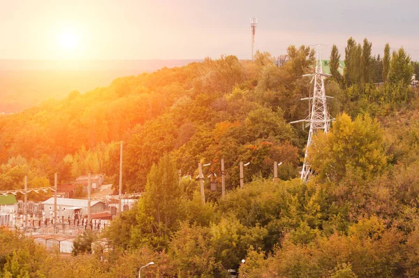 Subestación sobre fondo de puesta de sol , — Foto de Stock