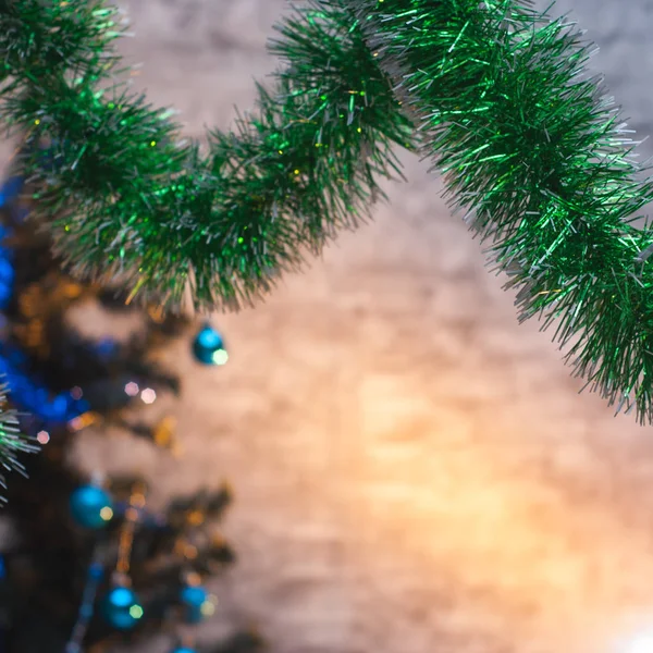 Fondo de Navidad, haz amarillo de luz en la pared , — Foto de Stock