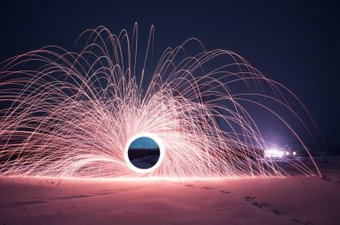 Çelik yün fotoğraf, sparks kış gecenin gizemli bir portal,