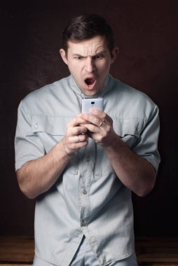 Genç adam internetten haber tarafından vuruldu,