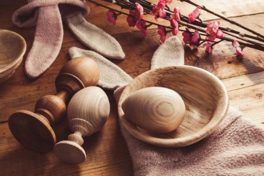 Ahşap yumurta, tavşan kulağı Paskalya sembolü,