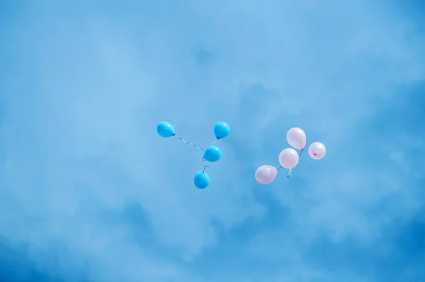 Μπαλόνια σε φόντο ουρανού — Φωτογραφία Αρχείου